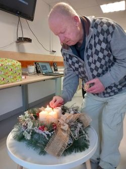 Zapaľovanie sviečok na adventnom venci - 403399827_726497746038845_5328805281845318_n