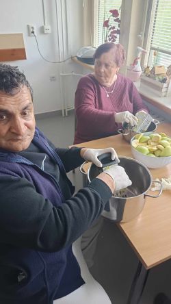 Jablkovo-višňová chvíľka pohody - 490996561_9616839305073868_4569996077362693444_n