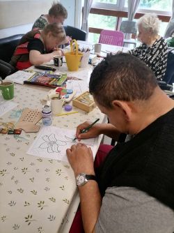 Projekt krok k seniorom – kognitívna stimulácia podporená hudobnou terapiou - 494689156_4053686354875773_8273350778341872477_n