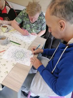 Projekt krok k seniorom – kognitívna stimulácia podporená hudobnou terapiou - 494691117_900219715615541_9111406132671456201_n