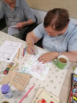 Projekt krok k seniorom – kognitívna stimulácia podporená hudobnou terapiou - 494817531_1083058670352560_8231710247332975666_n