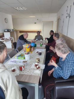 Voňavé šišky a hokejové napätie